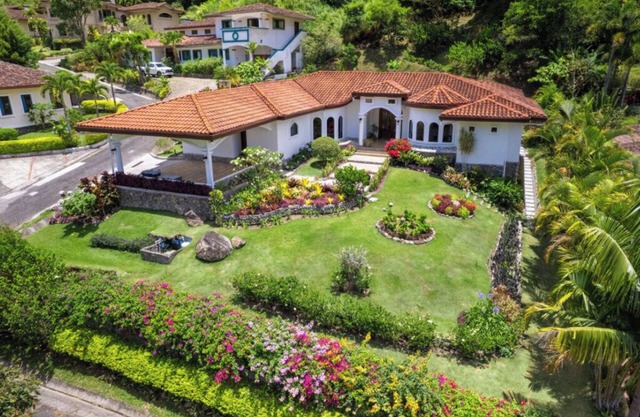 NEW! Luxury Home in 5-Star Resort Walk to Town King Garden Foosball