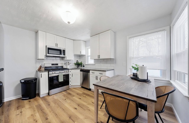NEW Modern 4-Bedroom Home with Arcade Games – Near Downtown Cleveland & Airport!