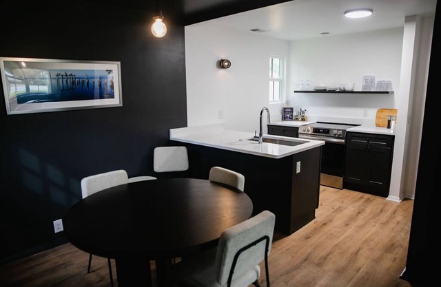 New! Modern apartment in Historic District