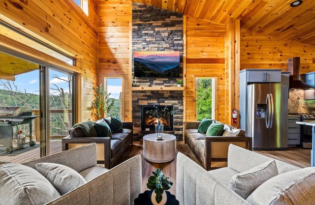 ~NEW~ Modern Luxury Cabin with Views, Pool, Pickleball, Arcade, Theater