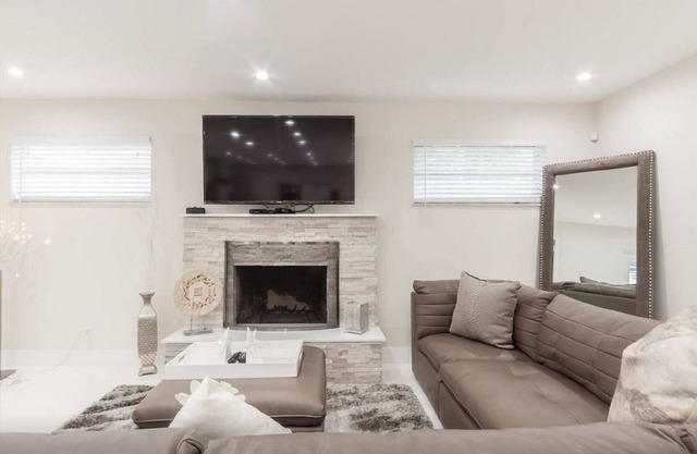 New Modern Pool Home Hollywood Wow! NEW AMAZING.