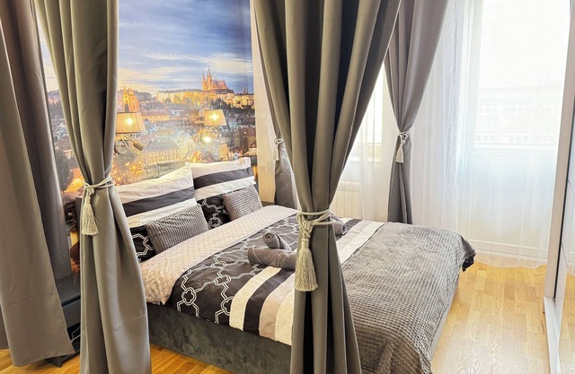 New modern - style apartment with balcony near Charles Square
