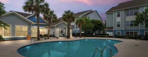 New Modern Stay Across from UNC-P with Pool & Gym