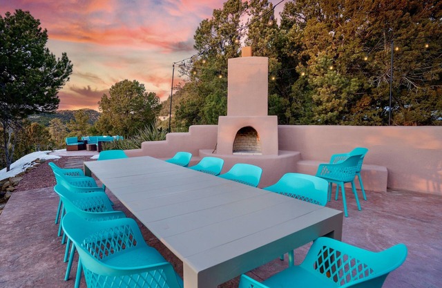 NEW! Mountain views, arcade, hot tub, 3000sqft