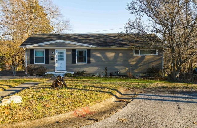 ★ New ★ Oak Ridge House by Melton Lake