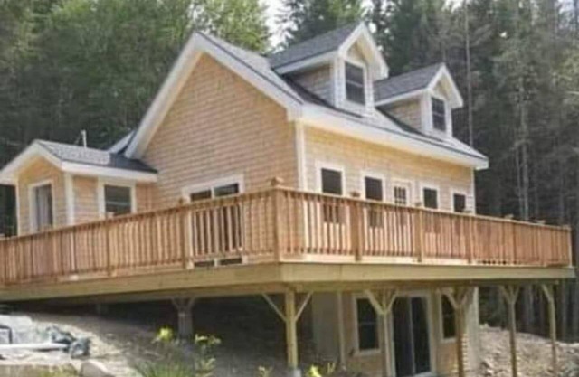 NEW OCEANFRONT HOUSE WITH SPACIOUS DECK TO VIEW THE FABULOUS SUNRISE AND SUNSET