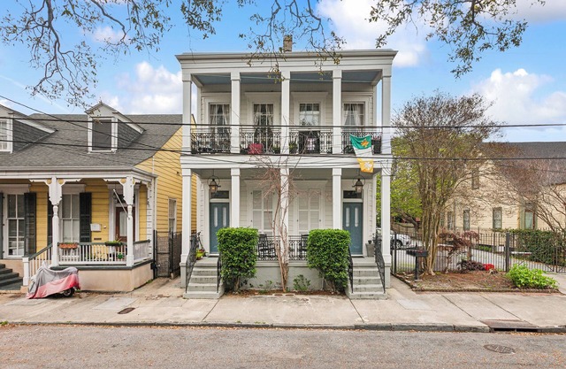 New Orleans charm with Gated Parking!