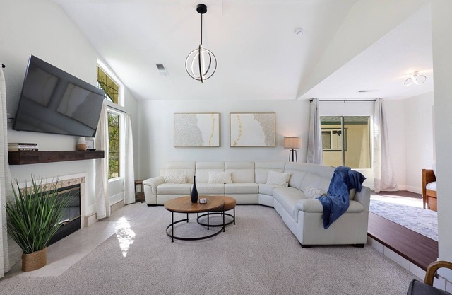 NEW Overflow 96 : Hot Tub - Central - Spacious