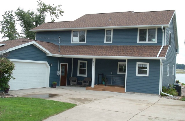 New owners, fresh remodel - Lakehouse with 100' of sandy frontage on White Lake!