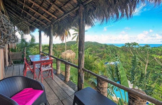 New! Panoramic Ocean/Mnt view- POOL- 4 min to Beach- 7+ Horse Rides sp