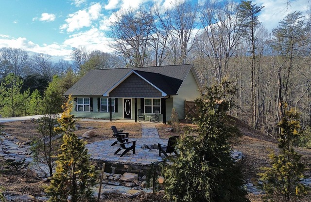 New Pet-Friendly less than 5 minutes to Dahlonega Square