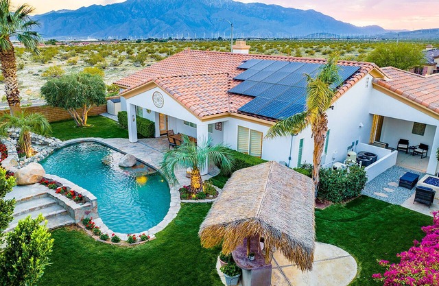NEW: Pool, Spa, Tiki Bar, Mini Golf, Firepit, Desert Views