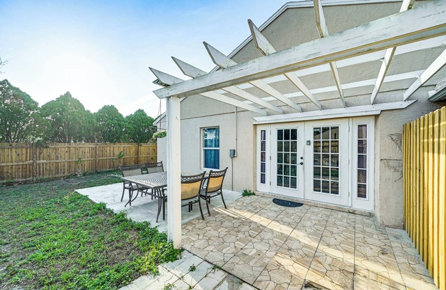 New Port Richey Retreat w/ Yard: 7 Mi to Beach