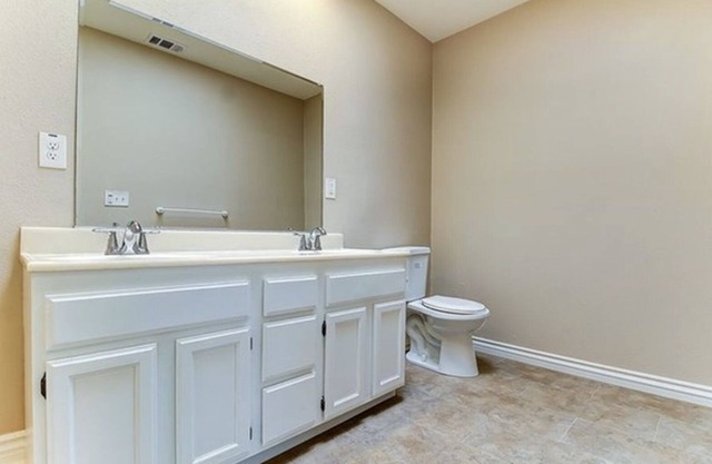 NEW! Private Guesthouse w/shared pool & fire pit