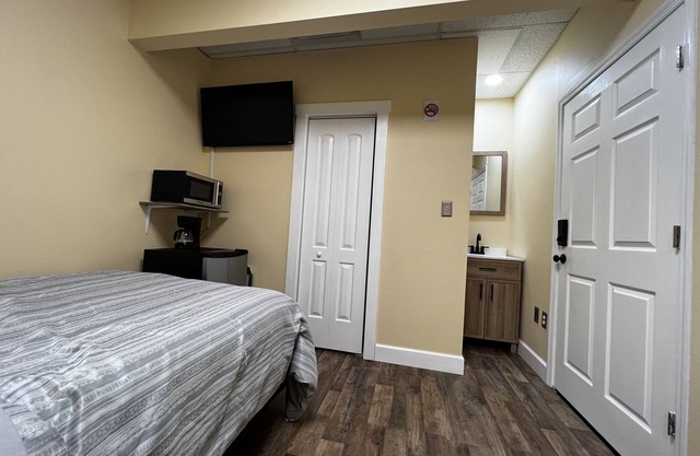 New private suite room inside the apartments building loft by UAB/Downtown.