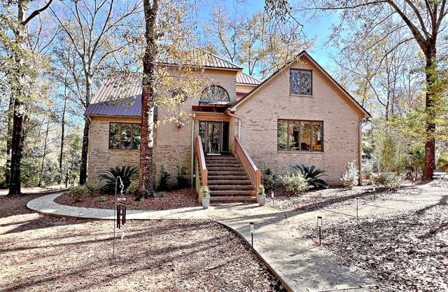 New Property Alert! Check out this MASSIVE Luxury House. Pet Friendly!