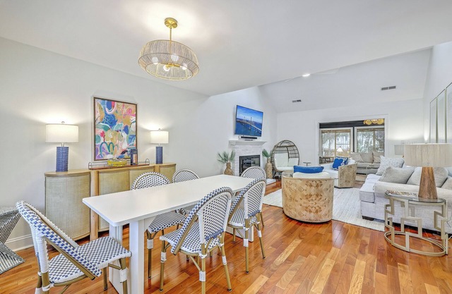 New. Relaxing Refined Aesthetic Cottage Near Beach