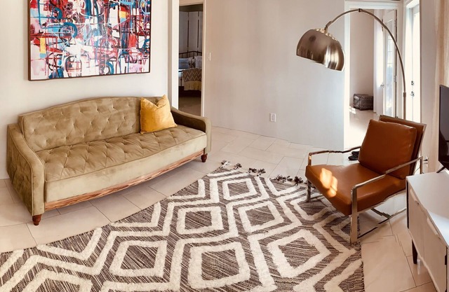 NEW Retro BOHO Duplex Beach10min Pets wk/mo Rates