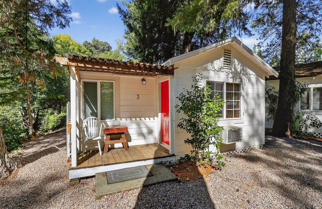 NEW! Rouge Cobb Mountain Hotel - Cabin 3