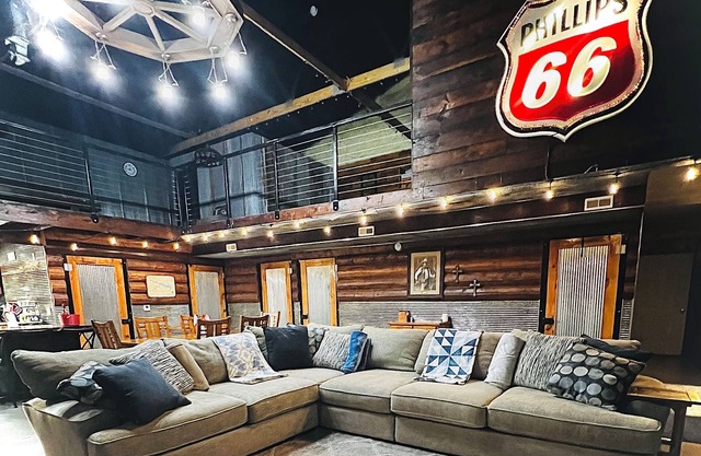 New Rustic Retreat, Firepit & Games, Hiking, Boating & Fishing near Lake Rathbun