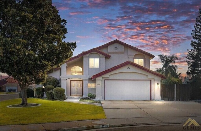 New! Spacious 3K sq ft 4BD/3Bath + Pool