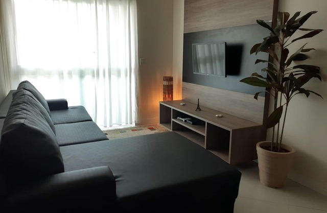 New, spacious apartment. IN PRAIA DE BOMBINHAS CENTRO, 100 mt from the sea, great location