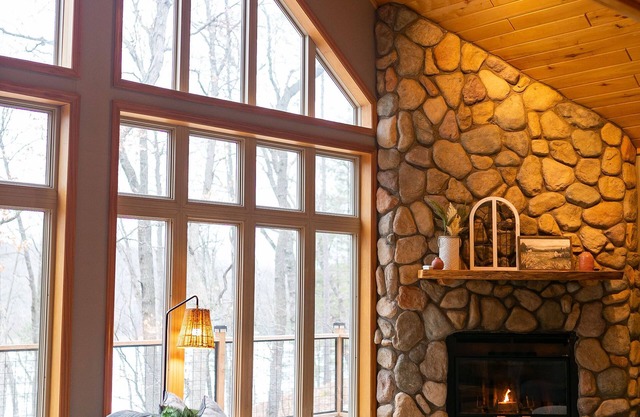 NEW Spacious Lake Chalet+Hot Tub