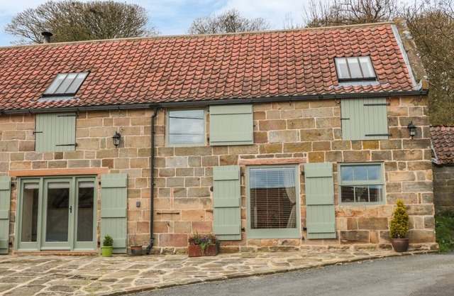 NEW STABLE COTTAGE, with a garden in Lealholm