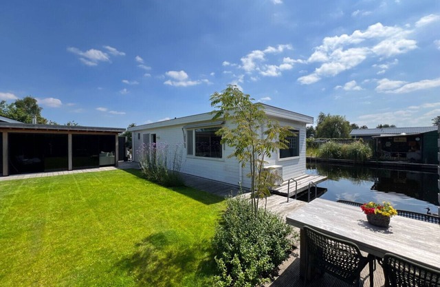 NEW - The Cosy Houseboat - on a Lake Near Amsterdam