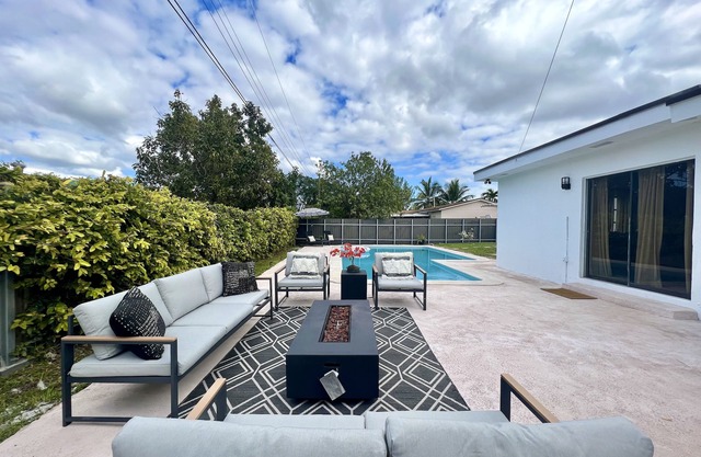 New! The Moon House with Pool, Arcade & Basketball