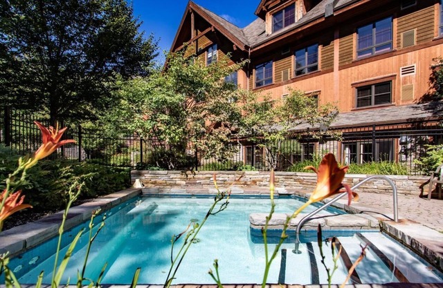 ***New*** The resort: true ski-in/ski-out at Versant Soleil 1500-11