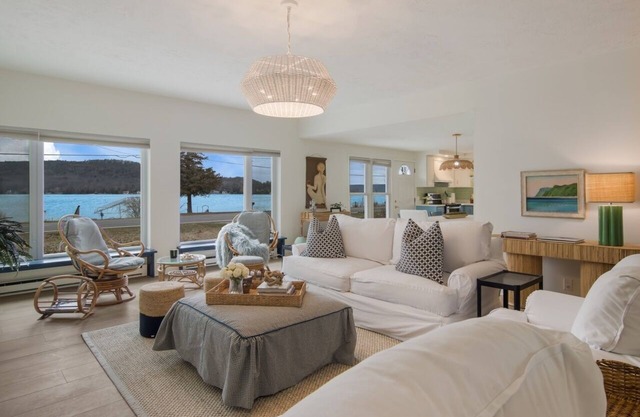 New-The Shaye Hideaway- Stylish cottage with private Little Glen Lake access