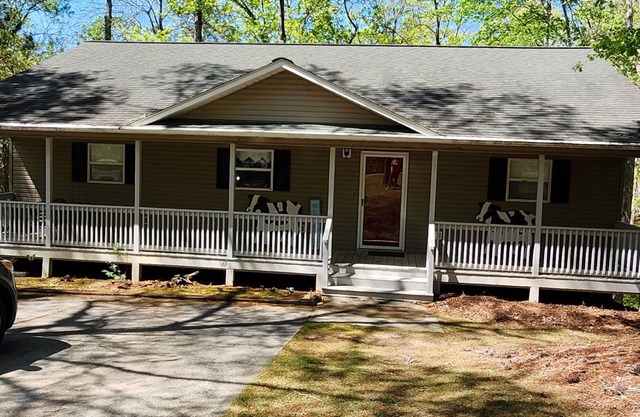 New to the market, Quiet Cove, Pet FriendlynWhistling Dixie Lake Retreat 3bd/3ba