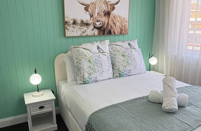 NEW TO VRBO: Cosy Downer Hideaway Close to City Life