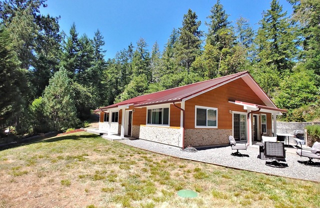 New Vacation Rental in the Redwood Forest!