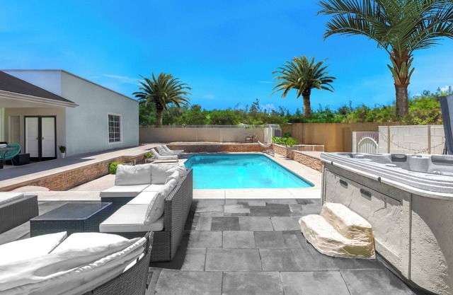 NEW! VEGAS GEM: Private Pool & Spa Villa + 2 Casitas + Game Room! ⭐️⭐️⭐️⭐️⭐️