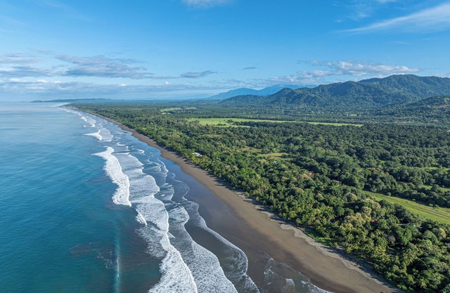 New Villa! well-appointed home-3 min walk to beach, near Manuel Antonio Quepos