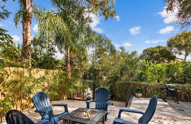 *NEW* Walk to Crystal Beach Pier! Renovated 2 BR!