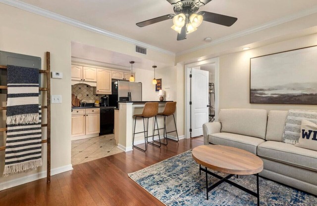 NEW-War Damn Condo-DT Auburn next to campus