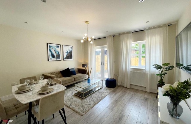 Newbuild, 3 Bedroom house with free parking