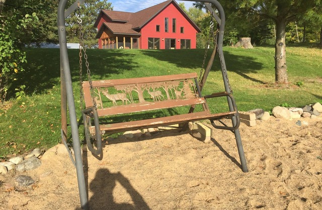 NEWER FAMILY 3 BEDROOM 2 BATH LAKE CABIN