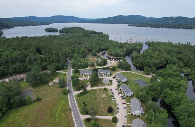 Newfound Lakeside Retreat. Newly remodeled with boat launch and parking
