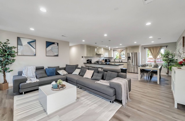 Newly built 2,100 sqft home 6br and 5ba in Willow Glen