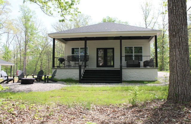 Newly built Chalet on State Park Golf Course 5 min from Pickwick Lake!