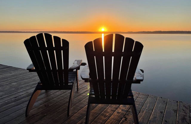 Newly built, charming cozy and quiet river home