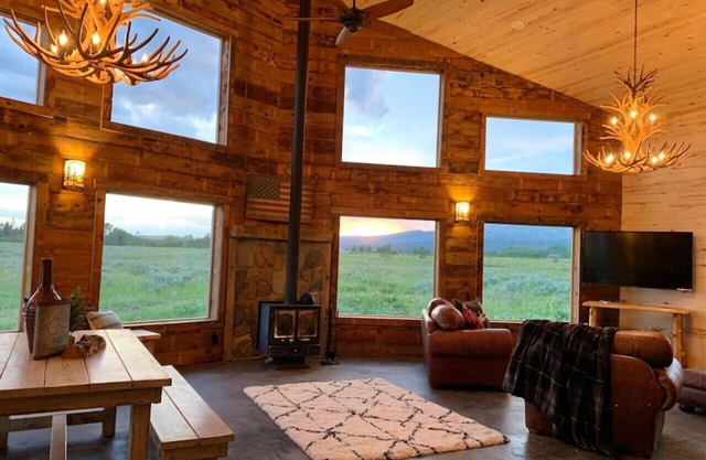 Newly Built! Grill, Fire Pit, Spacious Parking