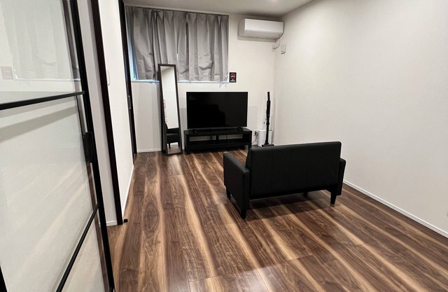 Newly built [KAARA] 3 minutes from the station, near by USJ, Namba, and Umeda!