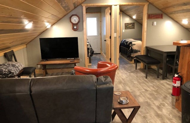 Newly Built, Rustic Loft, Kitchen, Washer & Dryer