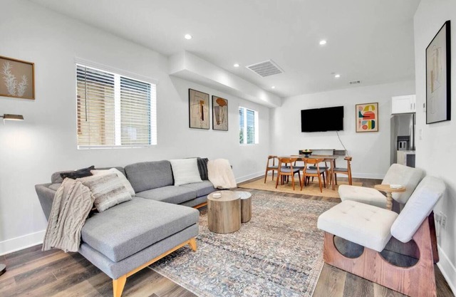 Newly constructed, luxury furnishings beautiful condo near Downtown & Hollywood