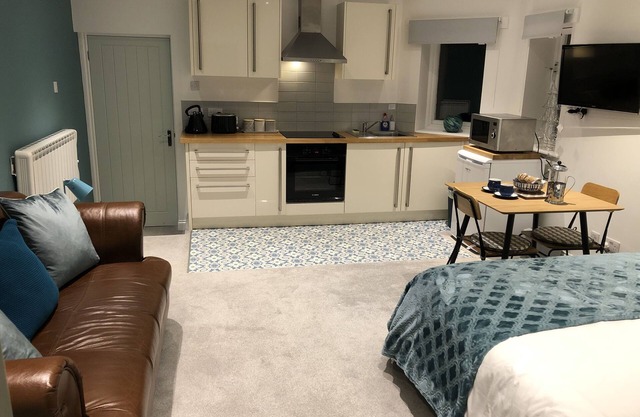 Newly converted fresh, airy hideaway near Whitby